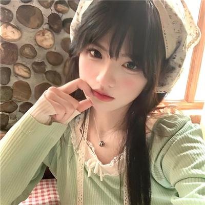 埃舍尔街的红色邮筒